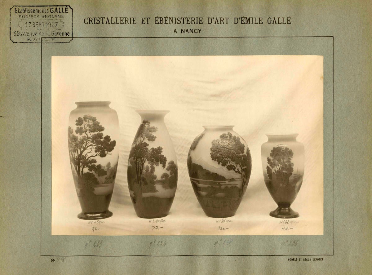 A Lake of Como specimen (3rd from right) among other landscapes vases in the 1927 sales album, © The Rakow Library, Corning Museum of Glass, pl. 58.