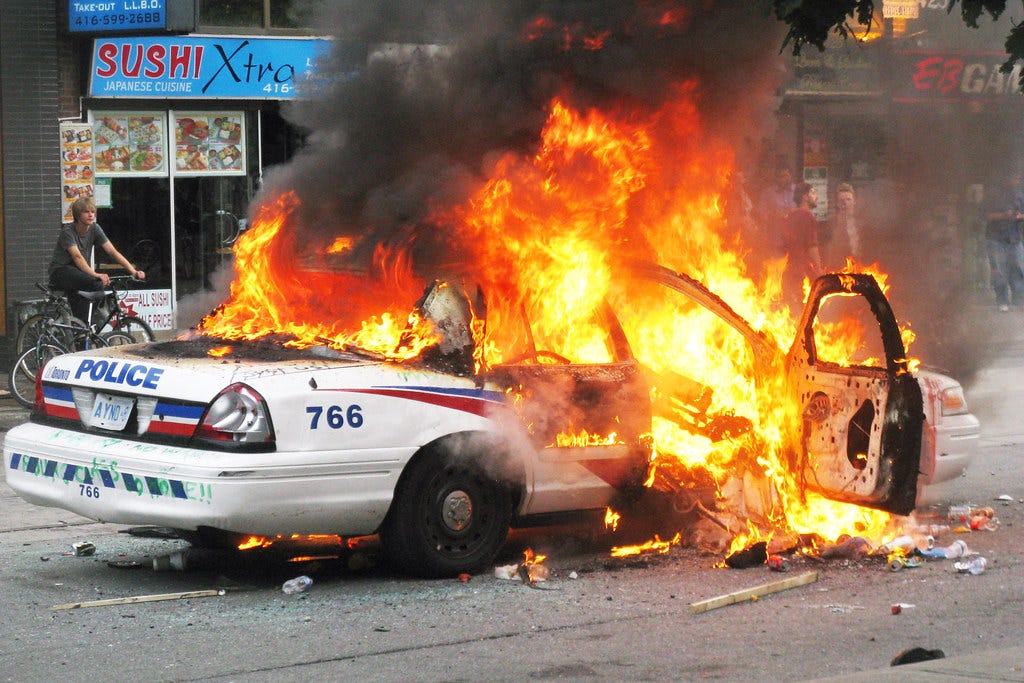 Burning police car at Toronto G20 | Police car torched on Qu… | Flickr