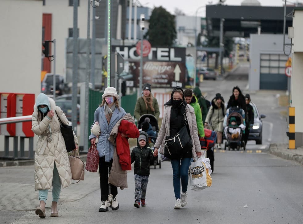 <p>Refugees fleeing conflict in Ukraine arrive at the Medyka border crossing, in Poland, Feb. 27, 2022</p>
