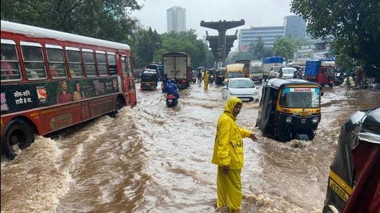Mumbai sees continuous rainfall; IMD issues orange category storm warning |  Mumbai news - Hindustan Times
