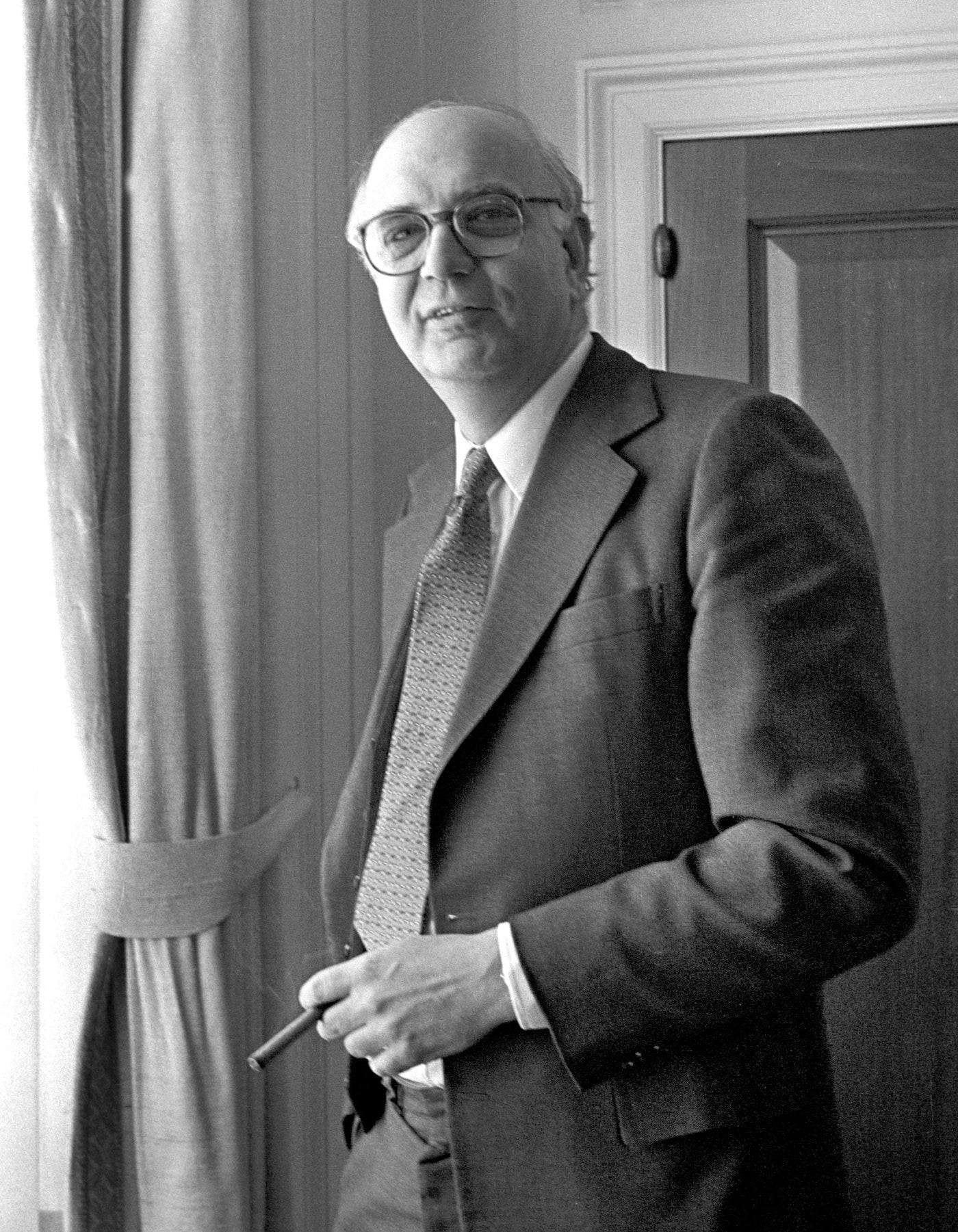 Paul A. Volcker, Fed Chairman Who Waged War on Inflation, Is Dead at 92 -  The New York Times