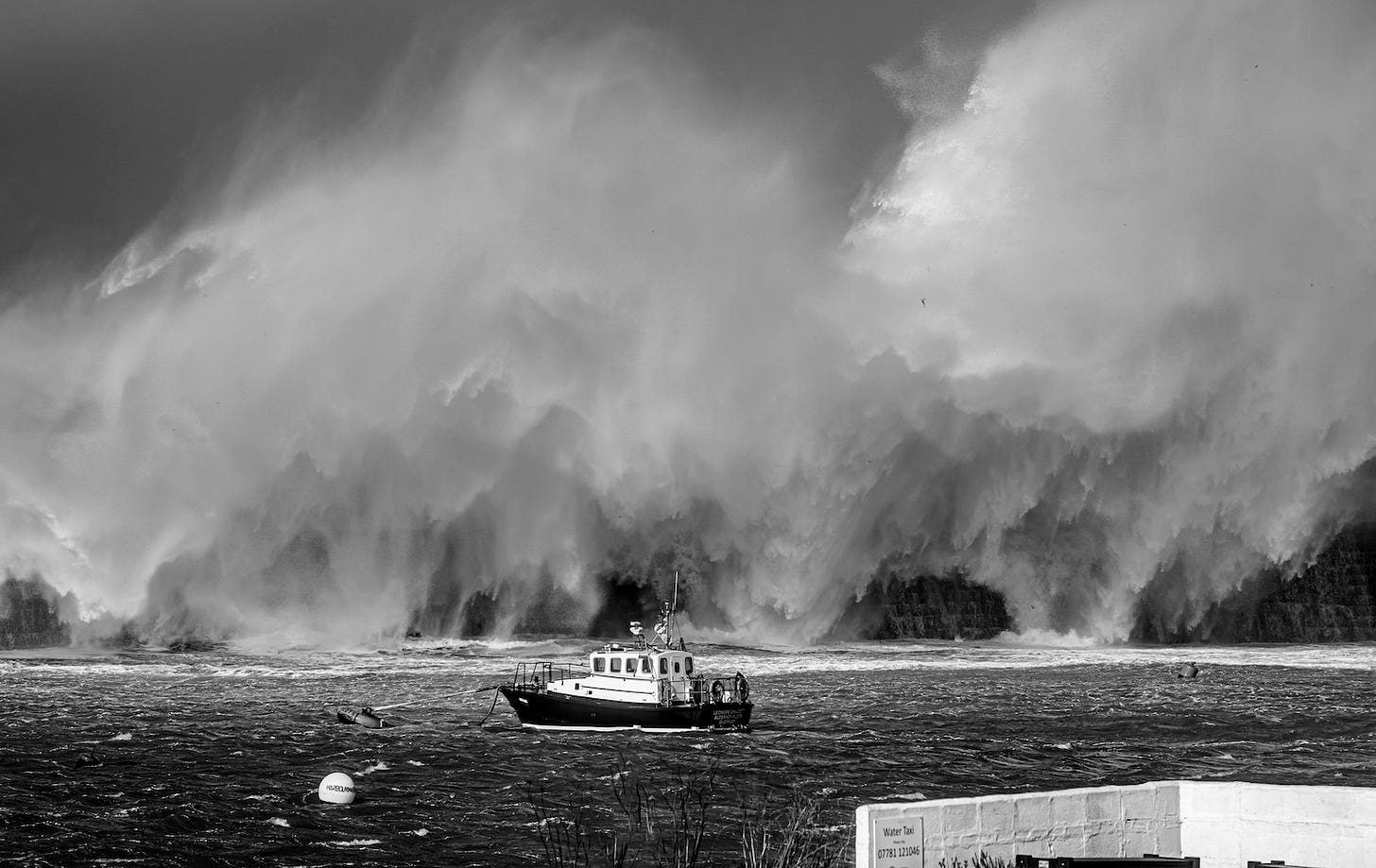 Storm waves in Alderney © Lynda Adlington