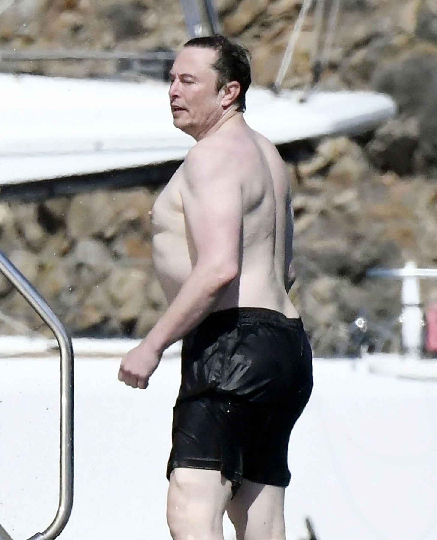 Elon Musk responds to pics of him shirtless in Mykonos ...