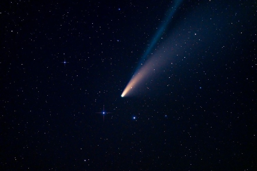 a comet shooting through the night time sky