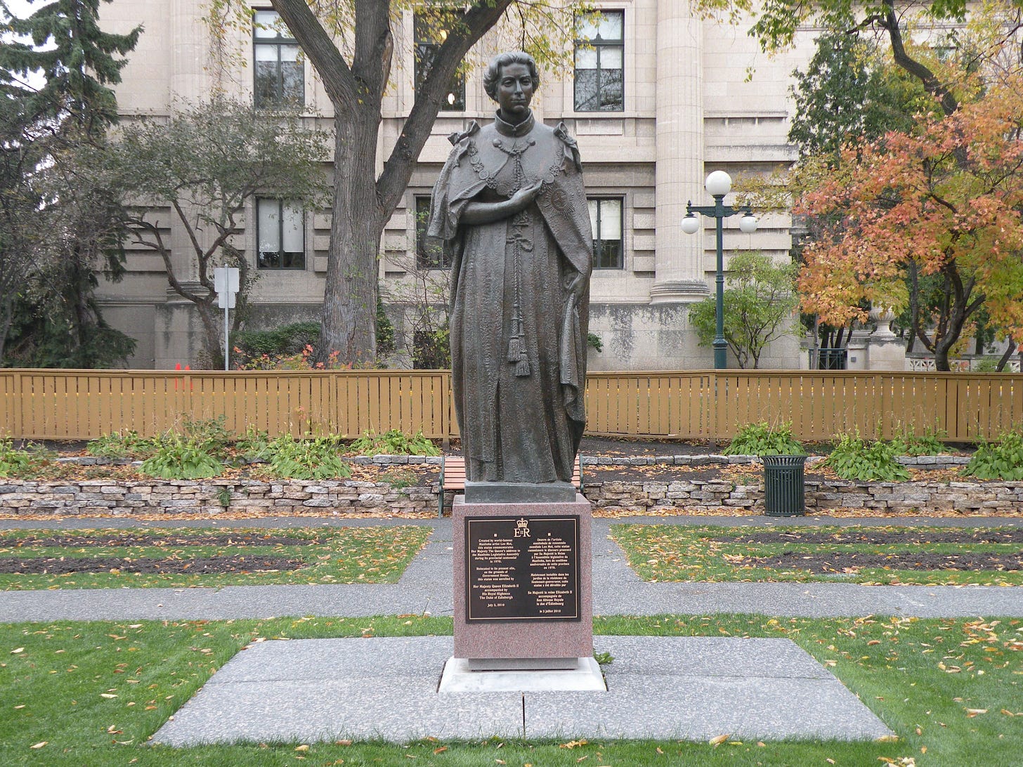 Statue of a younger H.M. Queen Elizabeth II. | Queen elizabeth ii ...