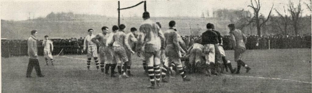 Running the ball up the middle was part of Canadian rugby, though it occurred less frequently than in the American game.