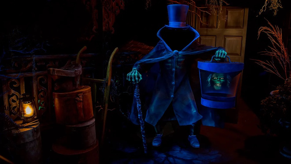 Hatbox Ghost at Disneyland Haunted Mansion