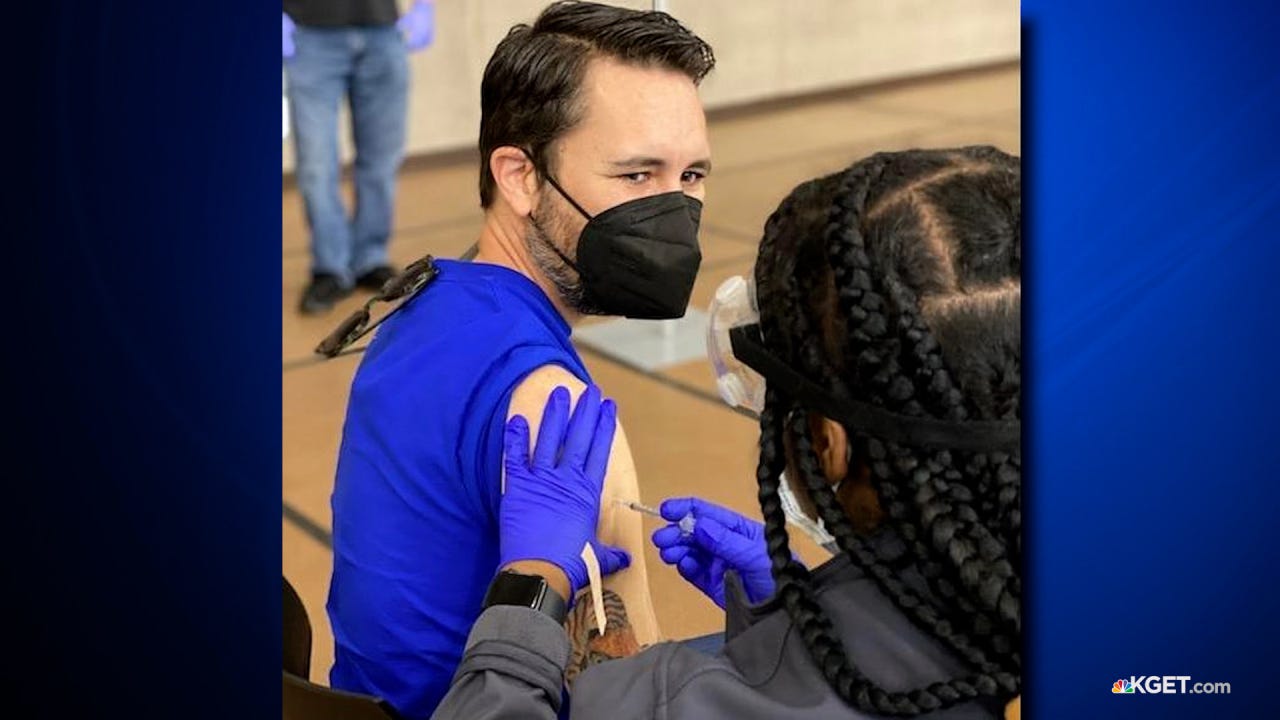 Wil Wheaton gets vaccinated at CSUB's mass vaccination site | KGET 17
