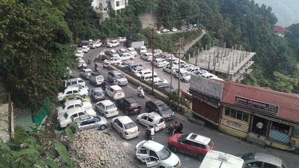 Thousands of tourist vehicles turned back from Mussoorie. Here&#39;s why