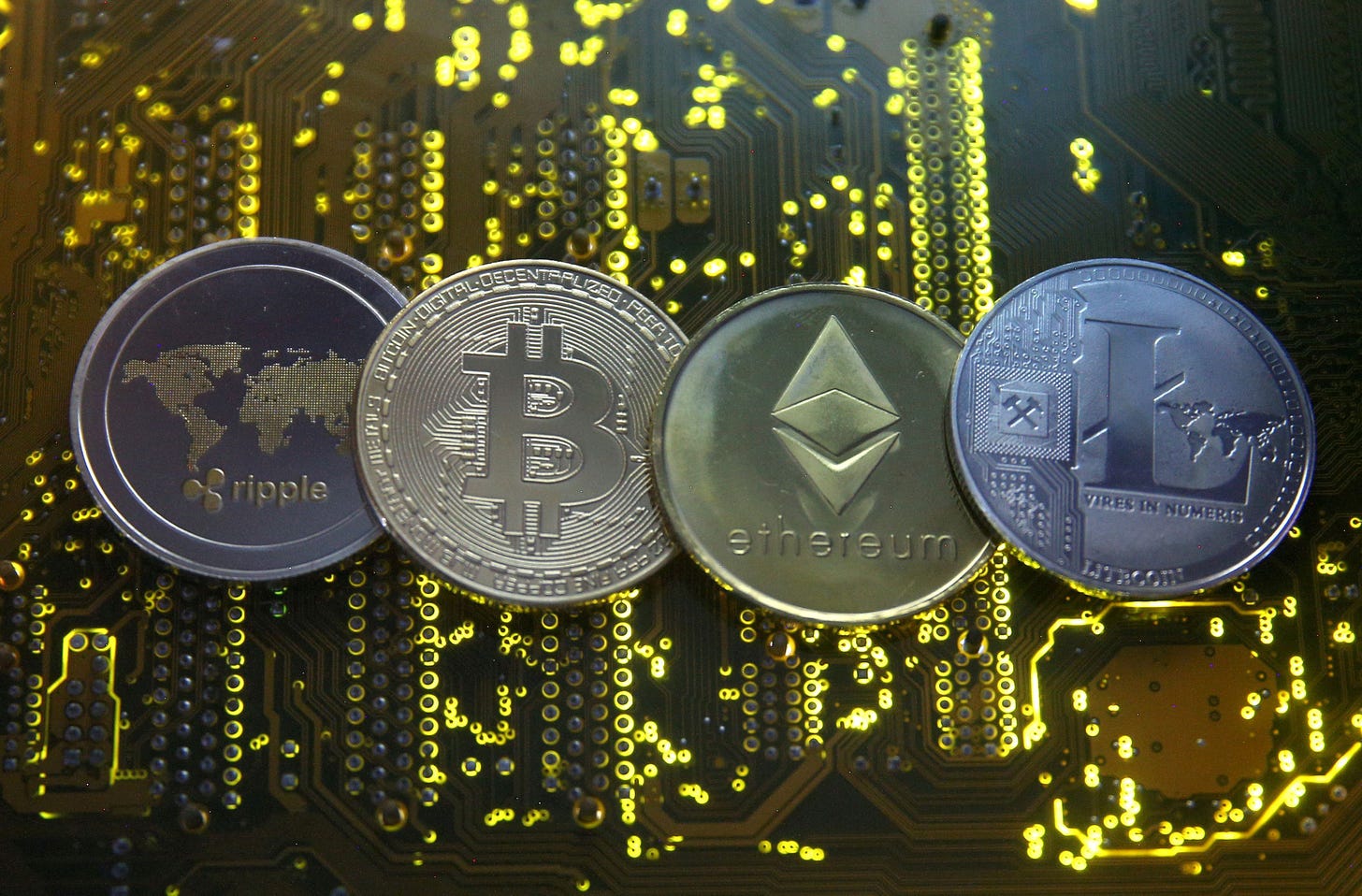 Crypto market cap surges to record $2 trln, bitcoin at $1.1 trln | Reuters