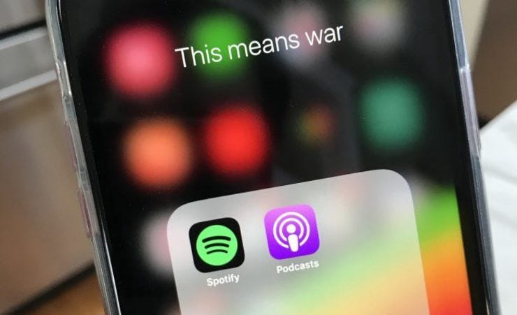 Spotify apple podcast war 700x427