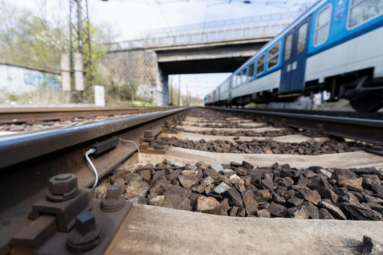 Smart sensors could prevent rail accidents. Czech scientists will test them  in Taiwan - News – BUT