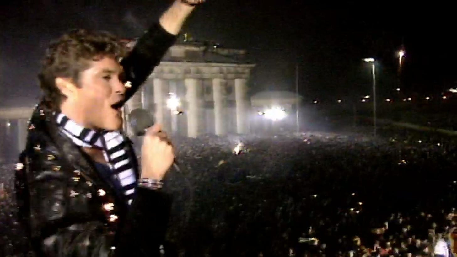 Hasselhoff singing at the Berlin Wall