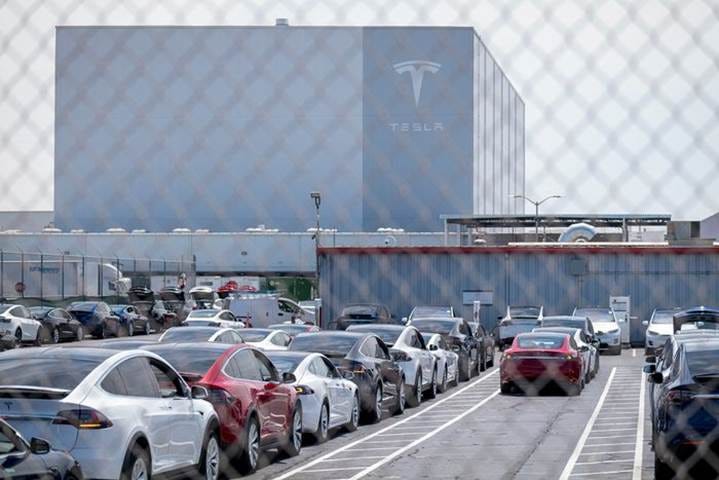 A parking lot full of cars

Description automatically generated with medium confidence