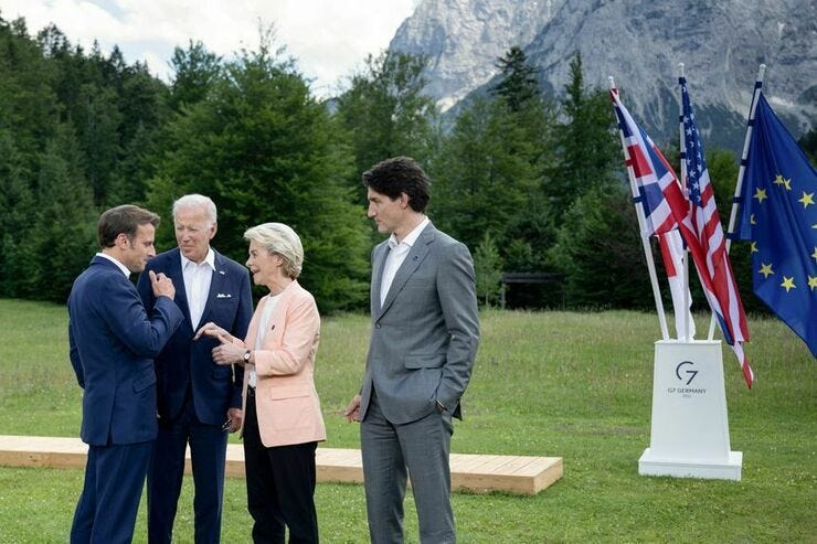 Imagen de la previa de hoy a la foto oficial del G7