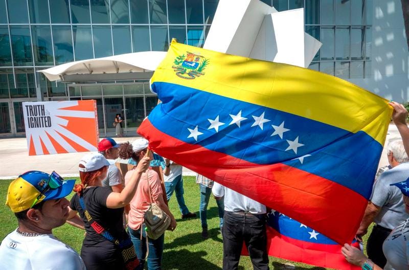 Venezolanos en el Oslo Freedom Forum protestan contra la corrupción y negociaciones entre chavismo y "oposición"
