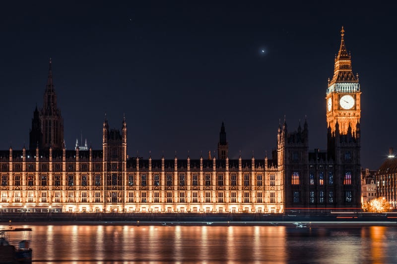 LondonLife – A clear night over the Palace of Westminster… – Exploring  London