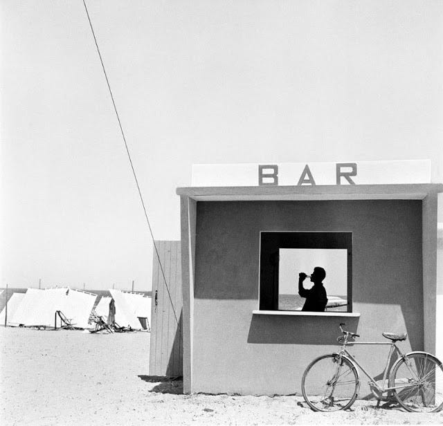 Beach bar, Senigallia, 1957 - Piergiorgio Branzi