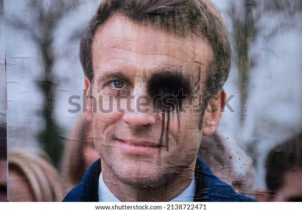 Mulhouse - France - 24 mars 2022 - affiche peinte par un citoyen en colère du président du parti politique "en marche" pour l'élection présidentielle