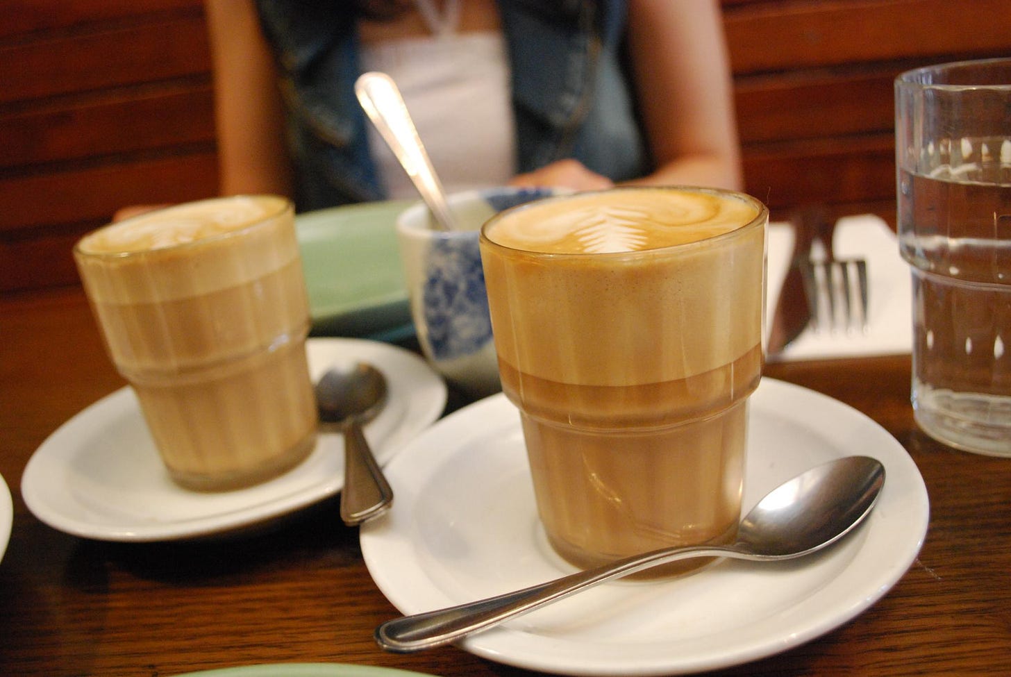 File:Soymilk caffe latte art2 flickr user avlxyz.jpg - Wikimedia Commons