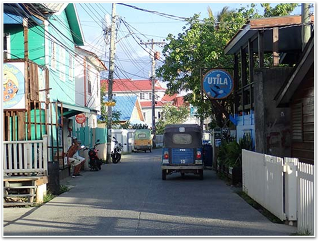 A street in Utila