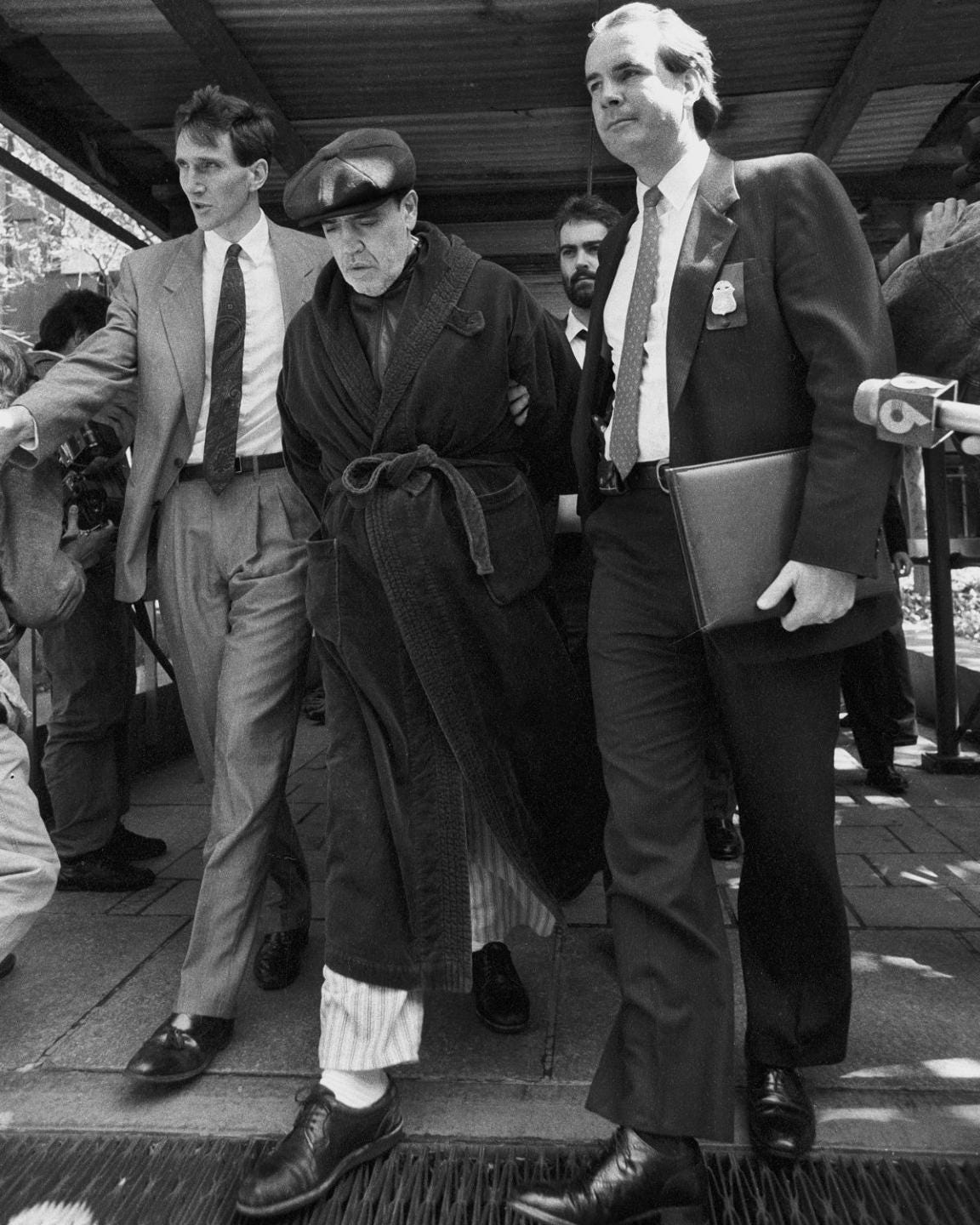 Vincent (Chin) Gigante is arrested while wearing a bathrobe in Greenwich  Village in 1990 – New York Daily News