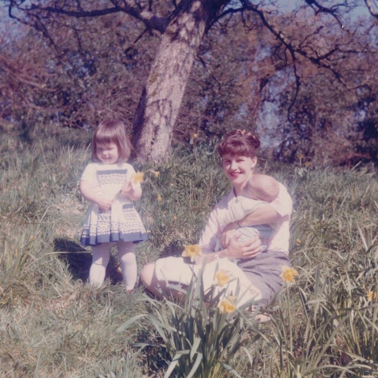 Sylvia Plath with her children, Frieda and Nicholas Hughes, among the  daffodils at Court Green, early April 1962 | Sylvia plath, Sylvia, Nicholas  hughes