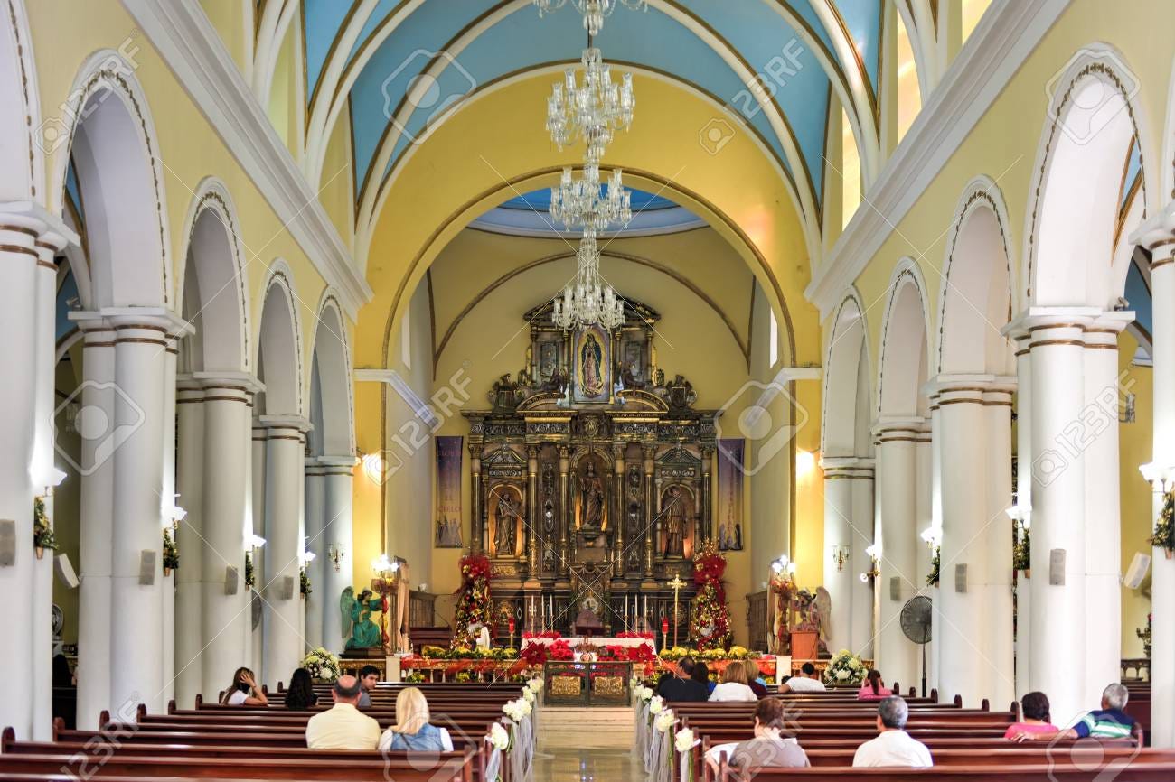 Ponce, puerto rico - december 27, 2015: interior of our lady of guadalupe cathedral in ponce, puerto rico. - 52925404