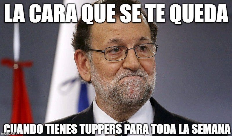 Foto de Rajoy con cara de satisfacción y texto sobreimpreso: "La cara que se te queda cuando tienes tuppers para toda la semana".