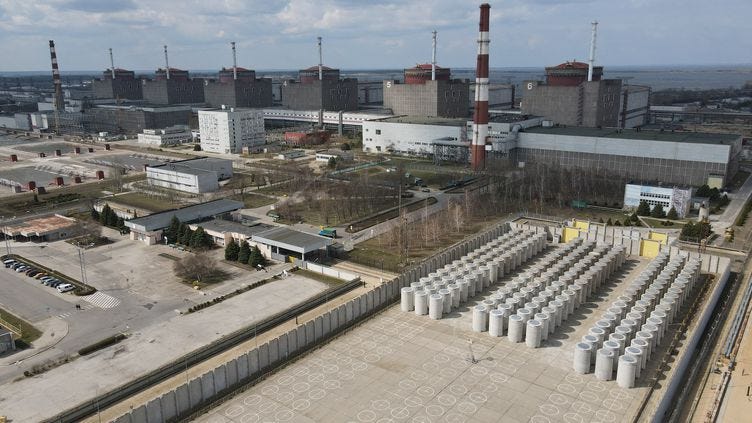 La centrale nucléaire de Zaporijia (Ukraine), le 5 avril 2022, sur une photo diffusée par l'agence Sputnik, contrôlée par l'Etat russe. (SPUTNIK VIA AFP)
