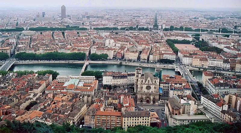 File:Lyon vue depuis fourviere.jpg