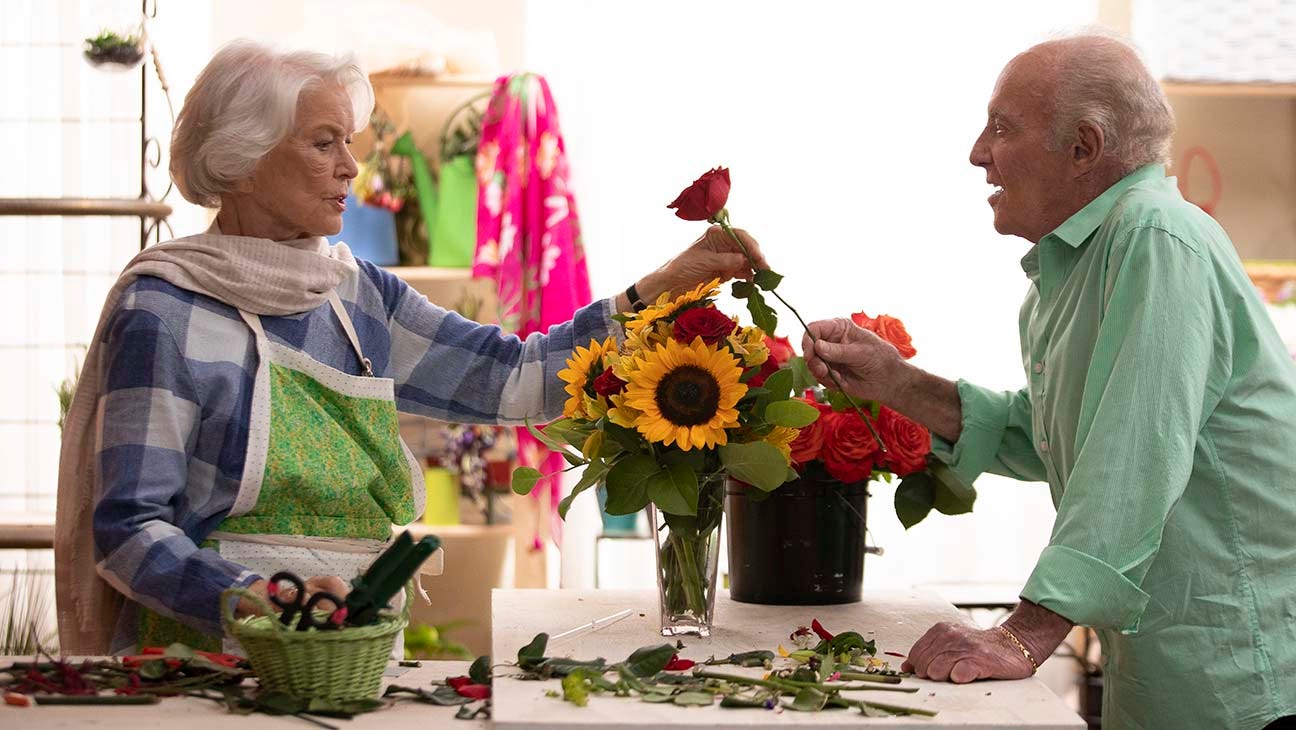 Gravitas Ventures Nabs &#39;Queen Bees&#39; Starring Ellen Burstyn, James Caan –  The Hollywood Reporter