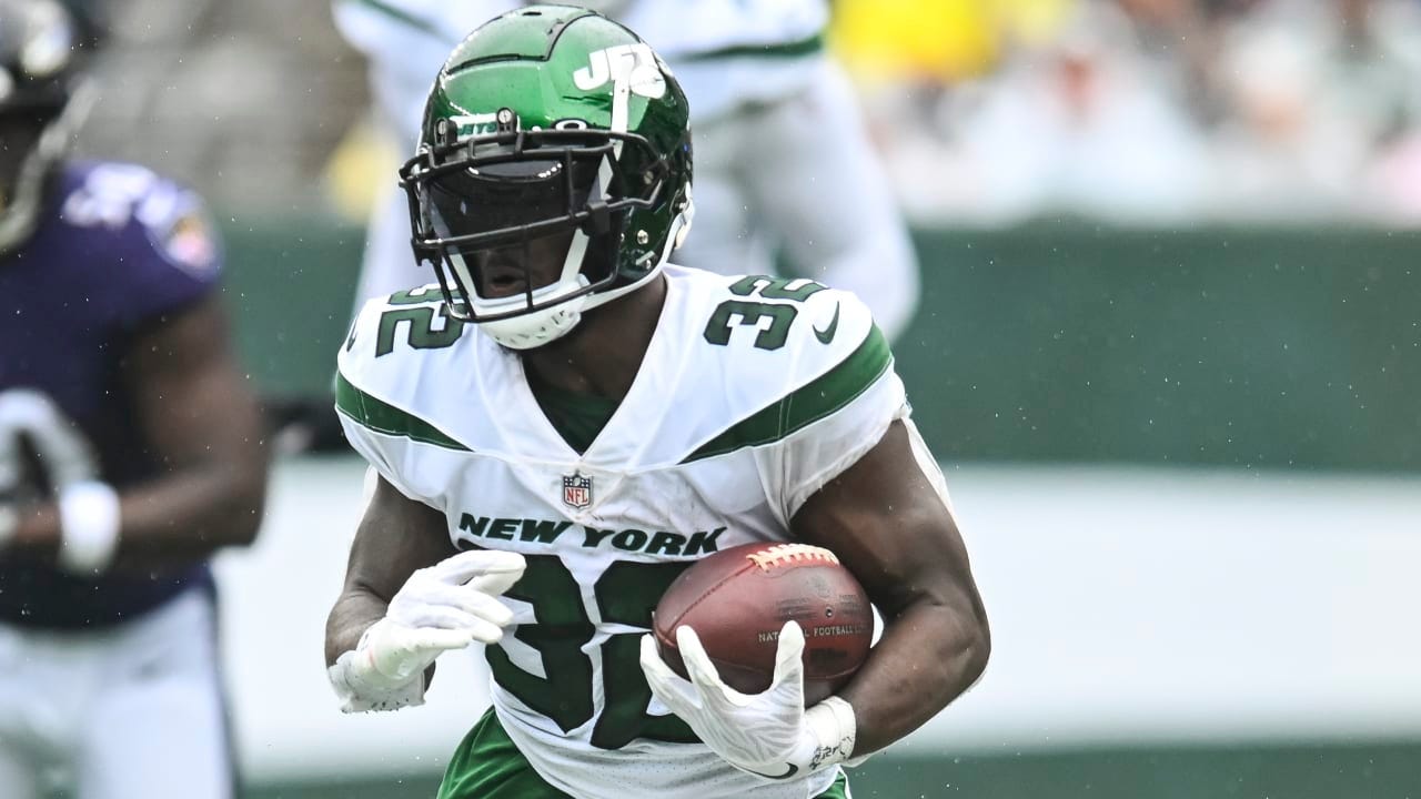 New York Jets running back Michael Carter flashes speed on 19-yard stretch  run