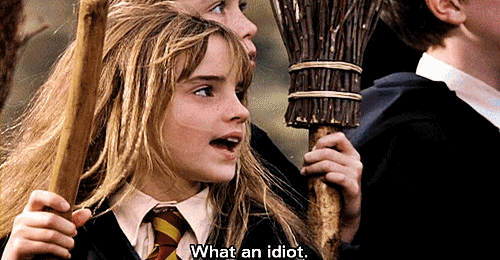 GIF d'Hermione qui dit "What an idiot!" ("Quelle idiote!")