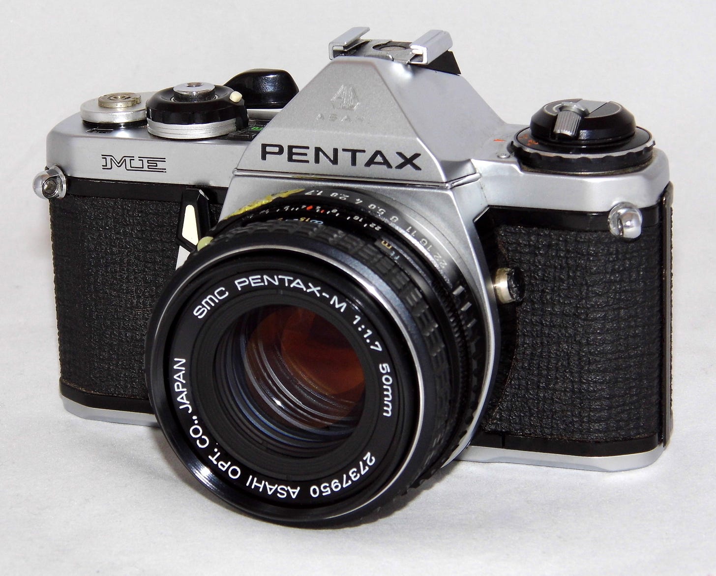 File:Vintage Pentax ME 35mm SLR Film Camera, With SMC Pentax-M ...