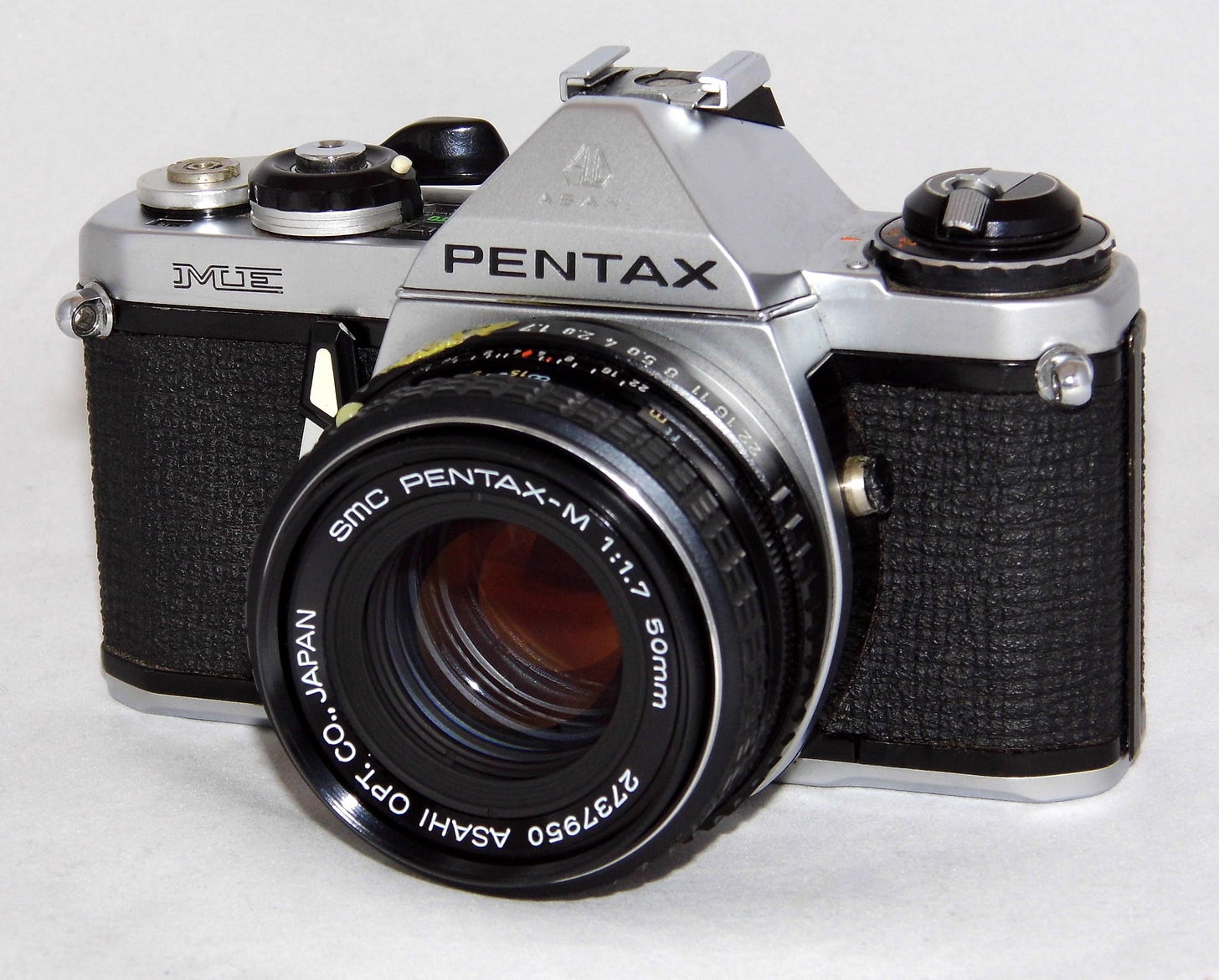 File:Vintage Pentax ME 35mm SLR Film Camera, With SMC Pentax-M ...