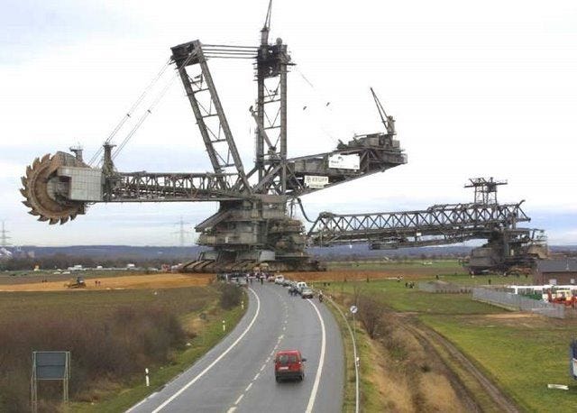 Giant construction machine | Heavy equipment, Surface mining, Heavy  machinery