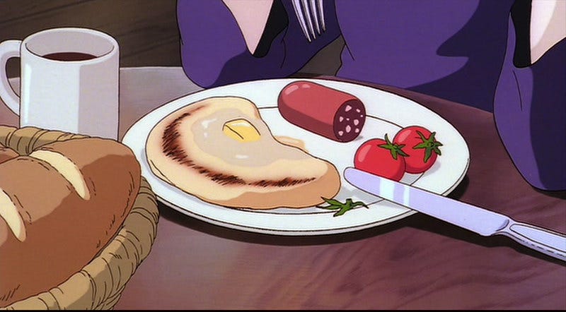 Desenho de um prato de café da manhã com panqueca, embutido e tomatinhos. Em cima da panqueca, um pedaço de manteiga derrete. Ao lado, uma xícara de café e um pedaço de pão.
