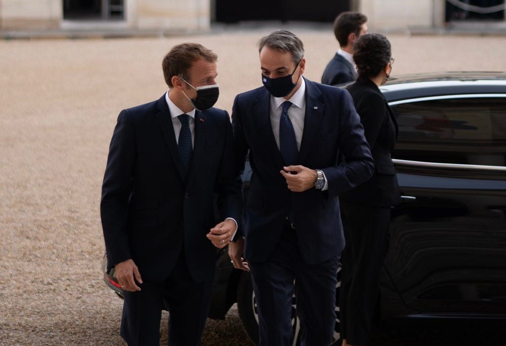 French President Emmanuel Macron (left) and Greek Prime Minister Kyriakos Mitsotakis in Paris, France (Image: Twitter/@EmmanuelMacron)