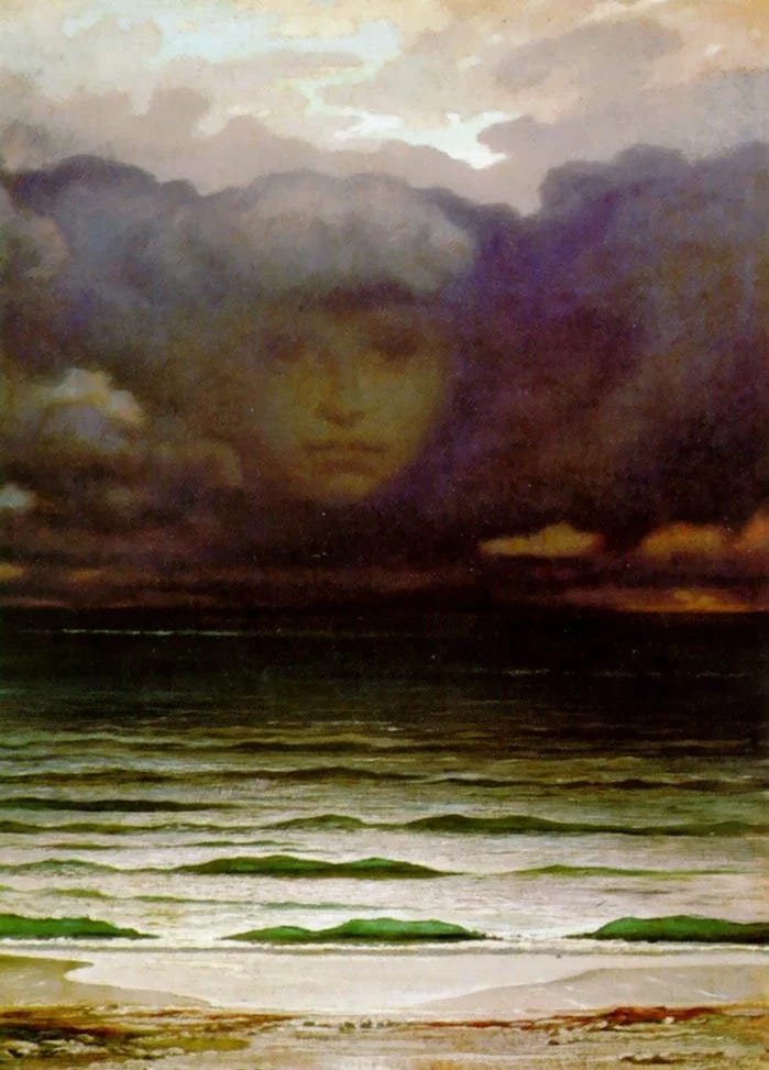 Pintura retratando lugar externo. Praia vazia, mar com ondas leves. No fundo nuvens carregadas, cinzas, com um rosto de um garoto sério, sem emoção, meio misturado às nuvens.