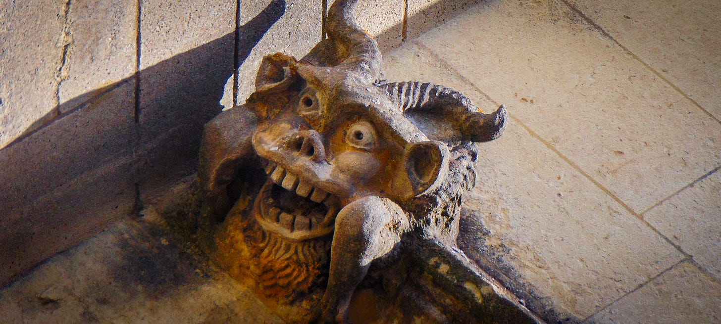 It's a gargoyle party! (photo by the author)