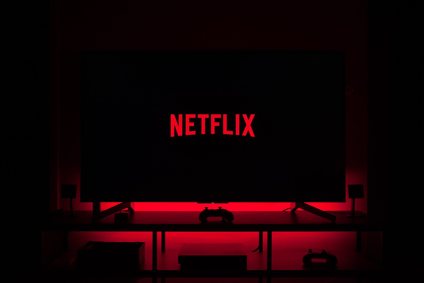 Netflix Has 45% Fewer Movies (and 400% More TV Shows) Than it Did in 2010 -  TV[R]EV
