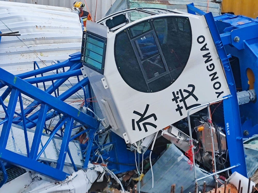 https://www.thestandard.com.hk/breaking-news/section/4/194400/Three-dead,-six-others-injured-as-Sau-Mau-Ping-tower-crane-collapses