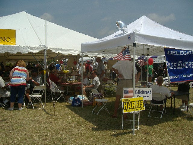 A view of tables full of Republicans and friends enjoying the day.