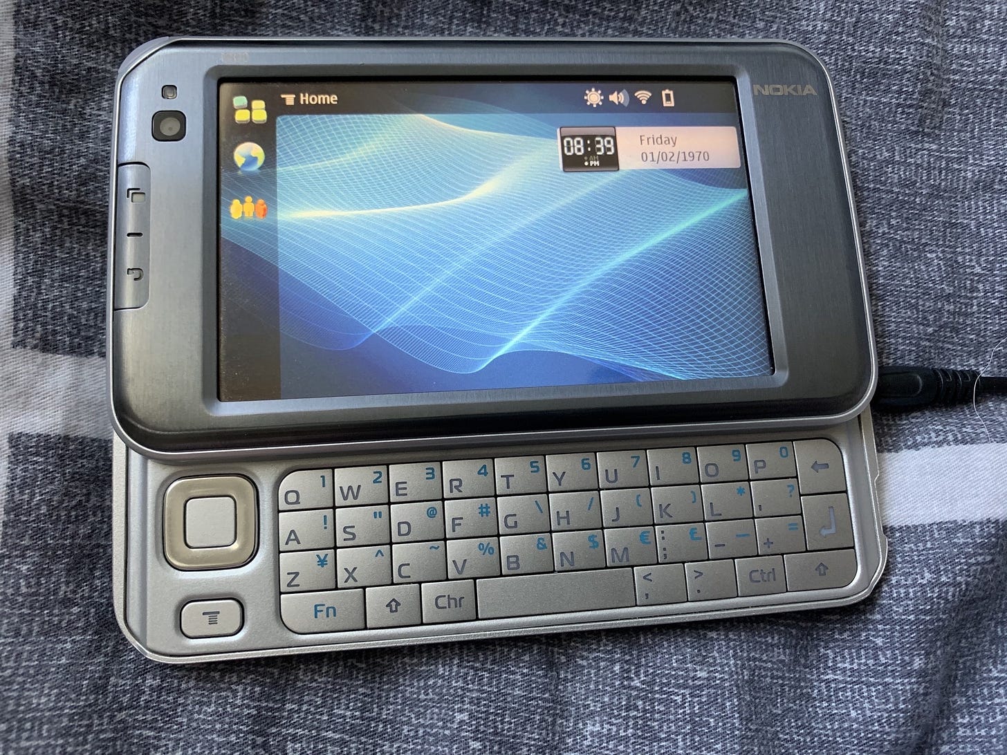 The Linux-powered Nokia N810 from 2007 -- still awesome in 2021