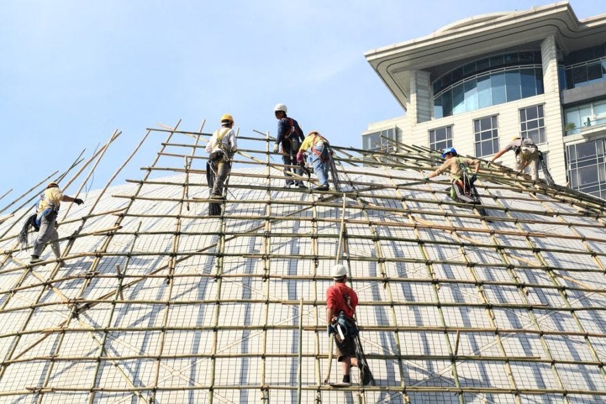 Hong Kong's bamboo scaffolding – modern buildings meet traditional  practices – RedDuckPost