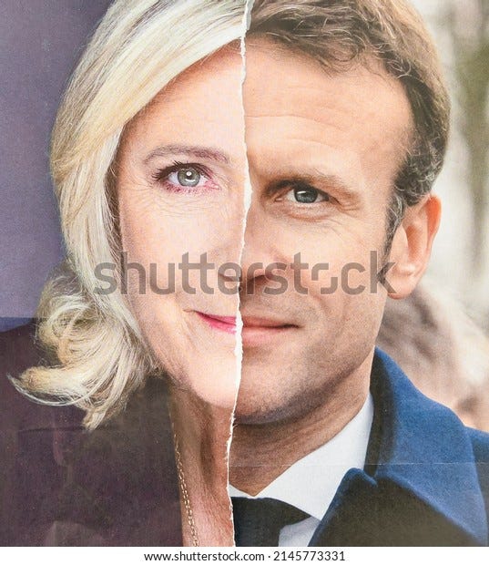 Illustration du second tour de l'élection présidentielle en France, avec les bulletins de vote de l'actuel président Emmanuel Macron (LREM) et de Marine Le Pen (RN), à Paris, le 14 avril 2022.