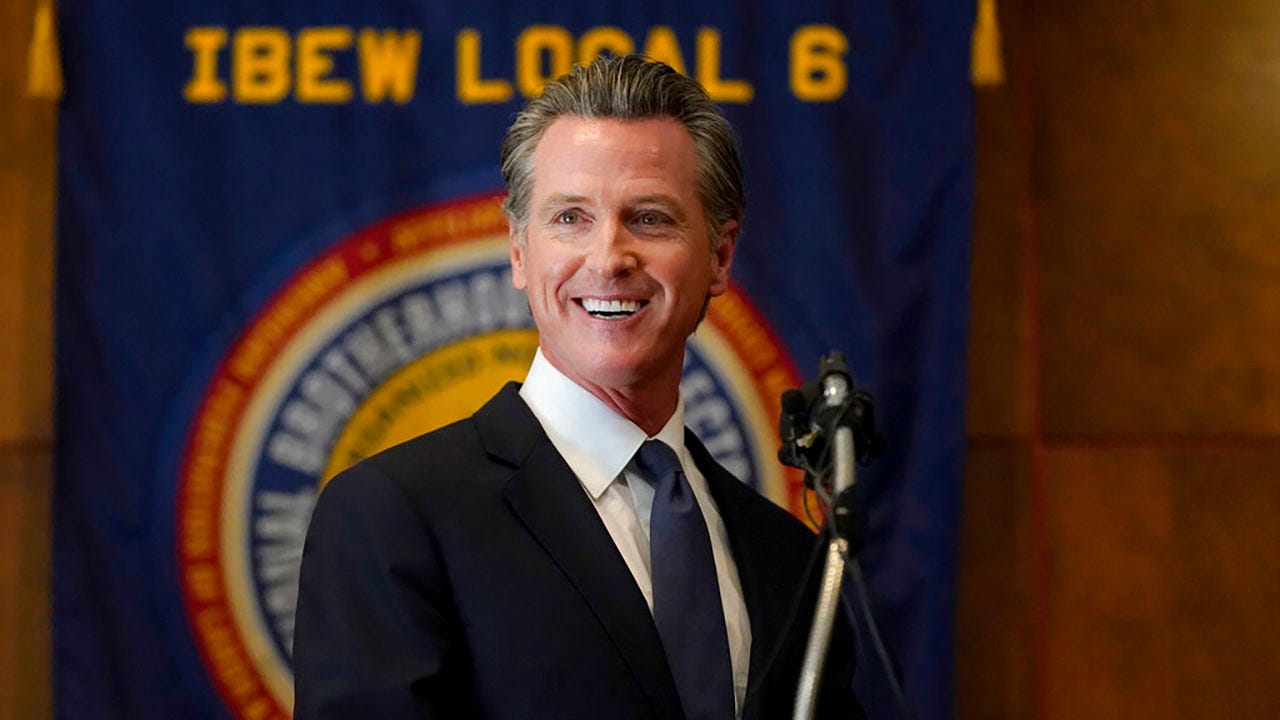 Newsom remains California&#39;s governor after crushing GOP-led recall effort |  NBC4 WCMH-TV