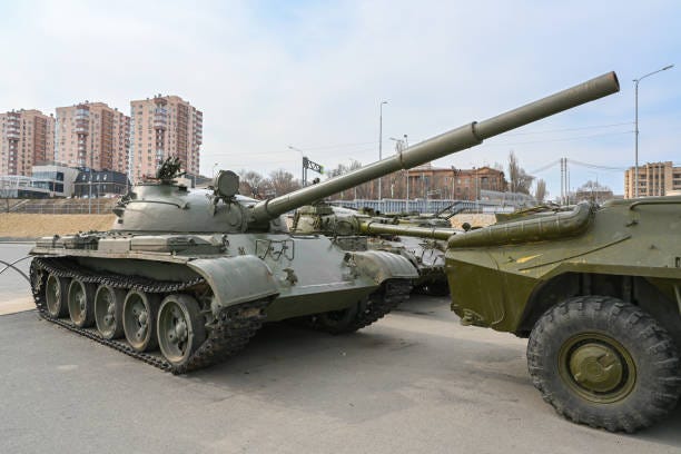 matériel militaire dans les rues de volgograd. - bataille de stalingrad photos et images de collection