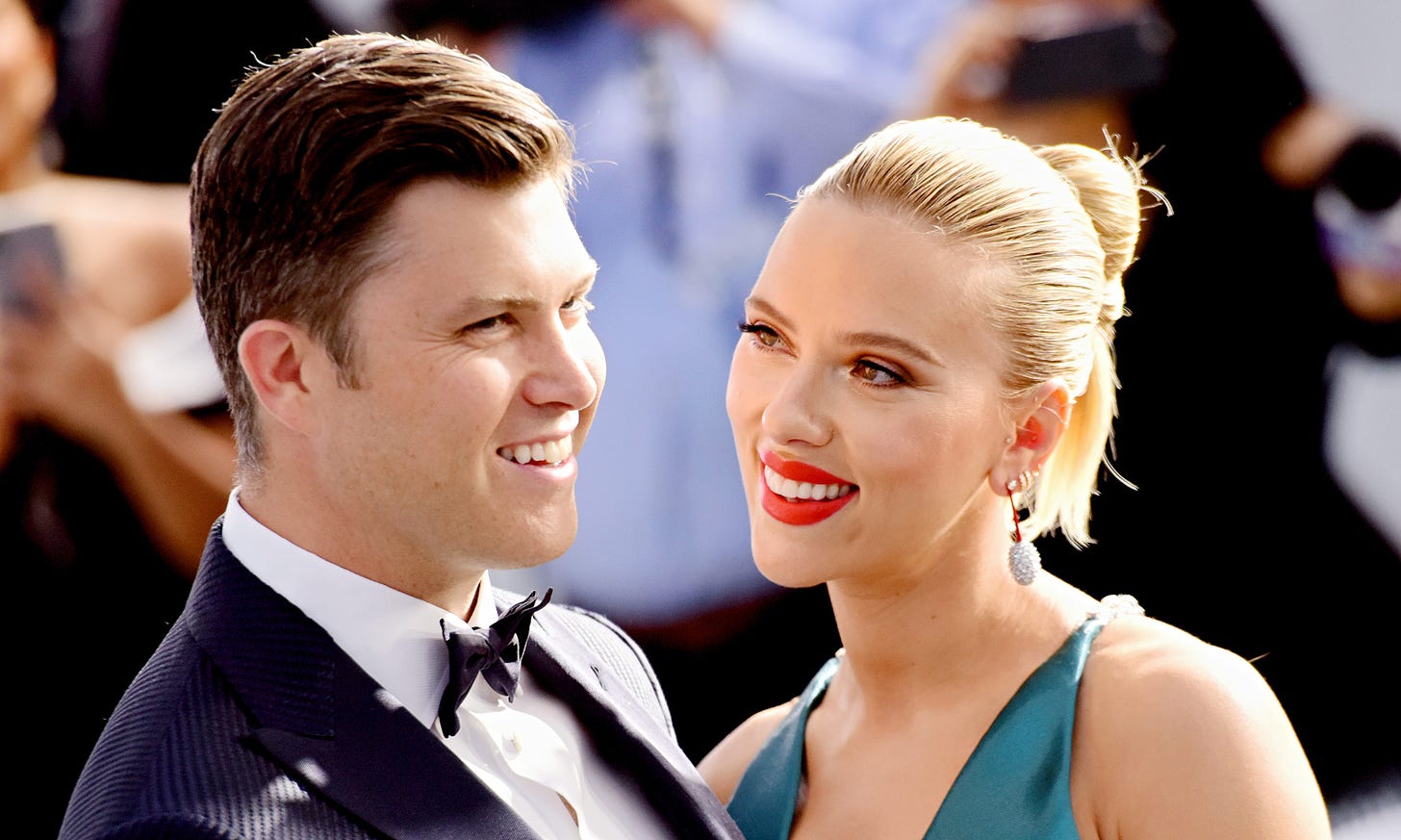 Scarlett Johansson Says “There's No Way” She Would've Dated Colin Jost in  High School | Vanity Fair